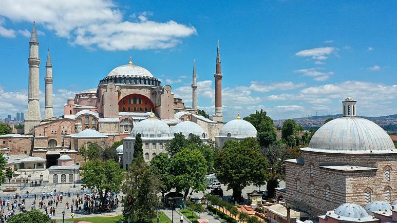 AB dışişleri bakanları toplantısında Ayasofya'nın tekrar açılması kararı kınandı.