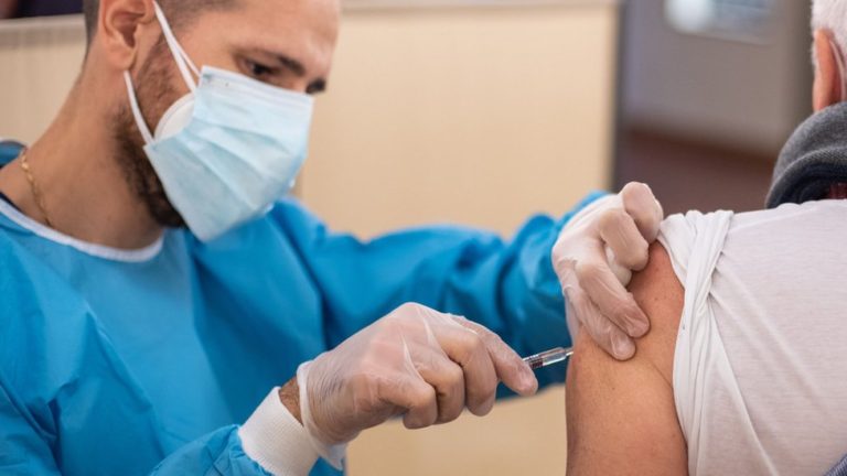 Belçika COVID-19 aşısını ücretsiz yapacağını duyurdu: Öncelik sağlık çalışanları ve yaşlılarda olacak