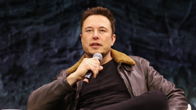 Elon Musk, en iyi proje için 100 milyon dolar vereceğini söyledi