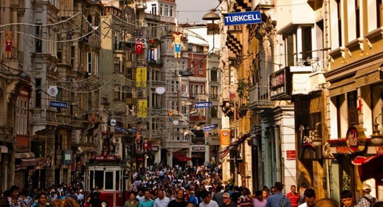 Türkiye’nin nüfusu bir yılda nerdeyse 500 bin kişi arttı: Toplam nüfus 83 milyonu geçti