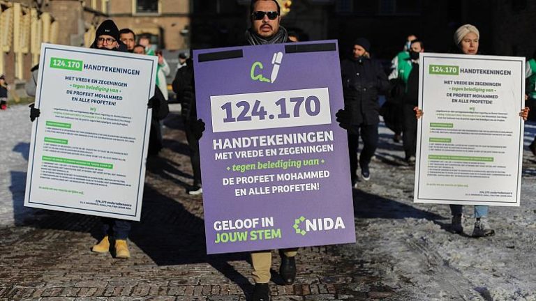 Hollanda’da Hz. Muhammed’e hakaretin suç sayılması için 124 bin imza toplandı