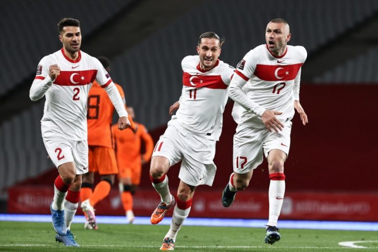 Türkiye’nin galibiyeti Hollanda basınında: Burak Yılmaz Ronaldo’yu solladı