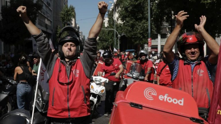 Yunanistan’da Efood işçileri kazanıma rağmen direnişe devam ediyor
