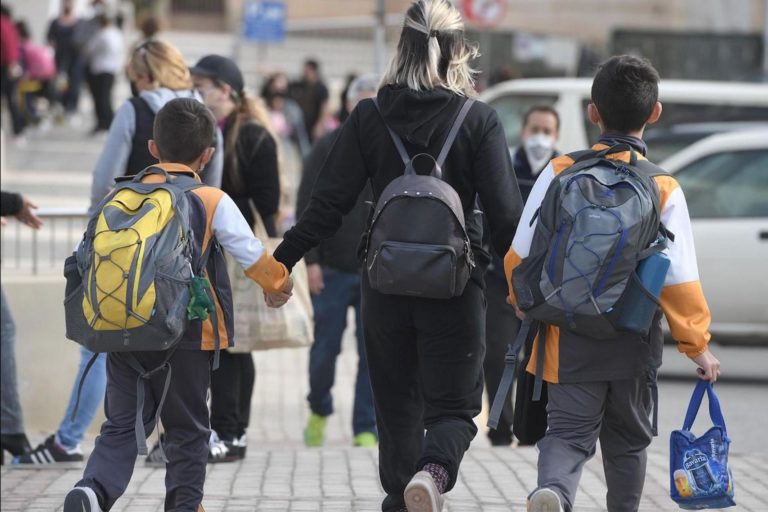 Okulların 10 Ocak'ta eğitime aktif katılımla devam etmesi öngörülüyor