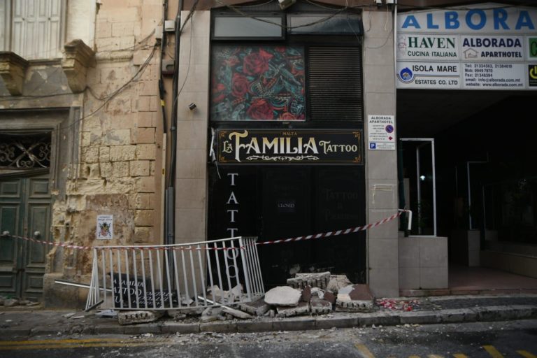 Sliema High Street'te balkon çöktü, yaralanan olmadı