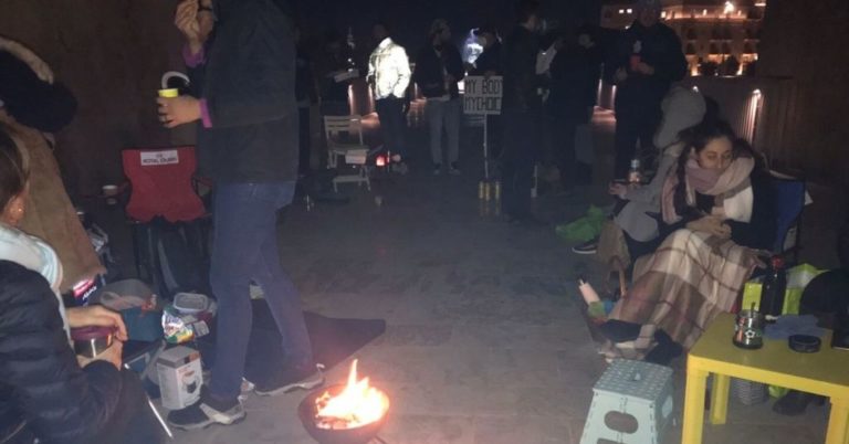 Restoranlara alınmamayı barbekü ile protesto ettiler