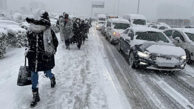 İstanbul’da özel araçlarla trafiğe çıkılması yasaklandı