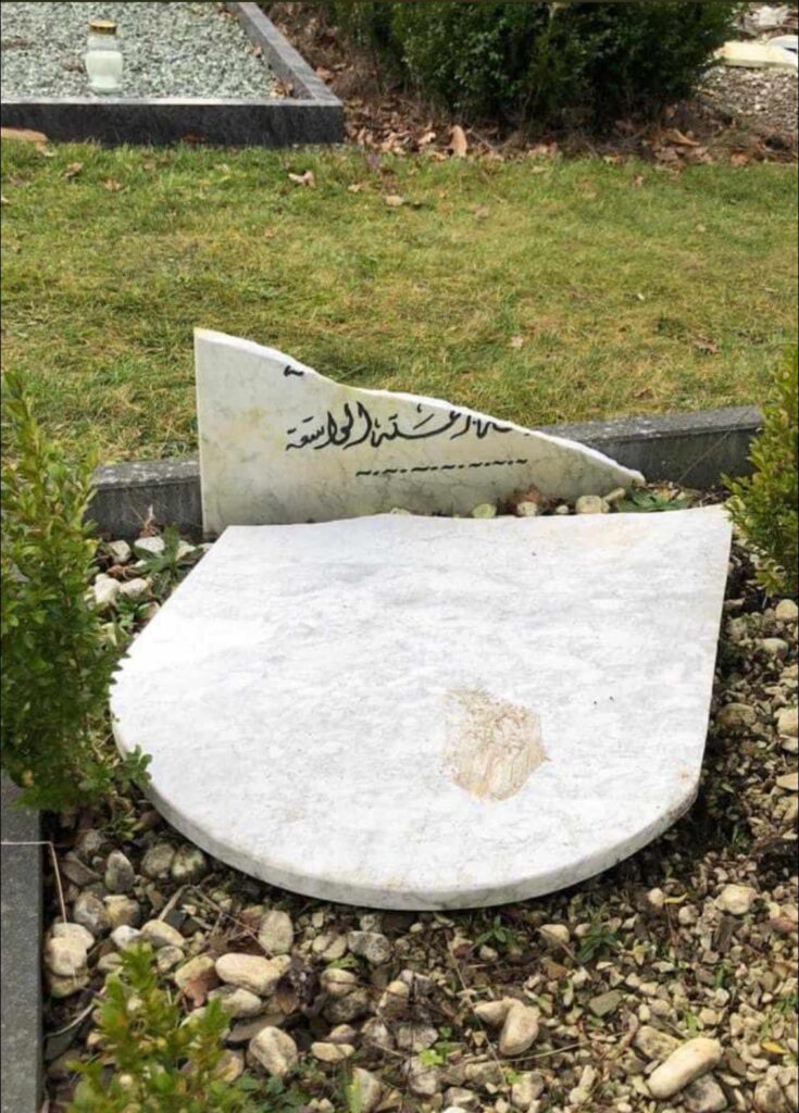 Cem Özdemir Müslüman mezarlığına saldırıyı kınadı