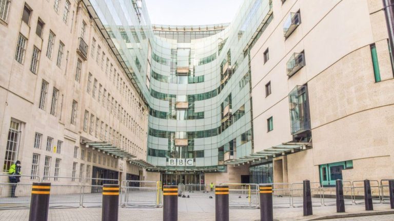 BBC, Rusya’daki gazetecilerinin çalışmalarını askıya aldı