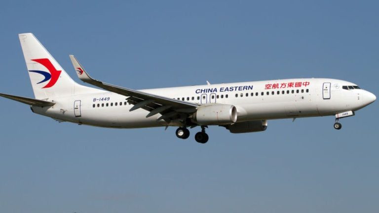 132 yolcu bulunan Çin uçağı alevler içinde düştü