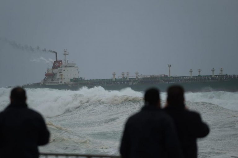 Kontrolden çıkan 202 metrelik tanker Malta’dan yardım istedi