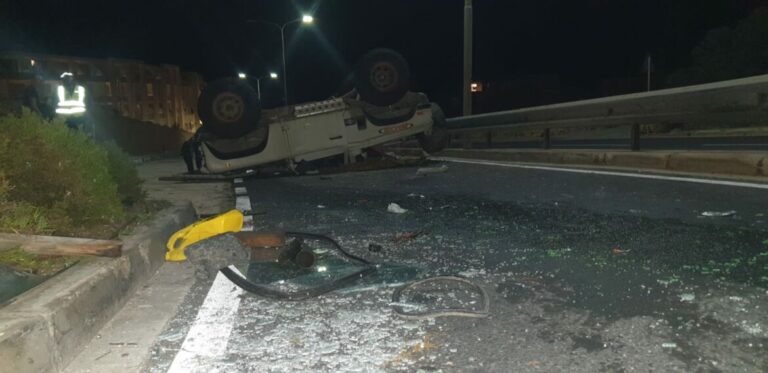Ghadira’da takla atan araçtaki iki kişi yaralandı!