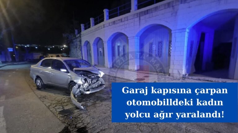 Garaj kapısına çarpan otomobildeki kadın yolcu ağır yaralandı!