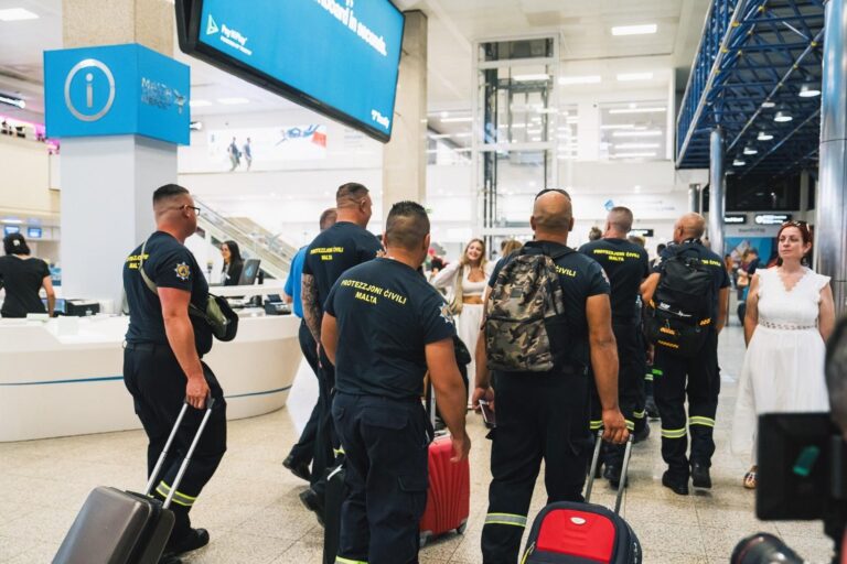 Maltalı itfaiyeciler, Yunanistan’da çıkan orman yangınlarıyla mücadele etmek için görevlendirildi