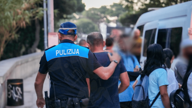 Malta’da Otobüs Denetimleri: 30 Kişi Yasa Dışı İkamet Nedeniyle Gözaltına Alındı
