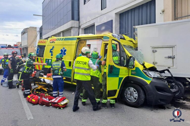 Qormi’de Meydana Gelen Ambulans Kazasında Beş Kişi Yaralandı!
