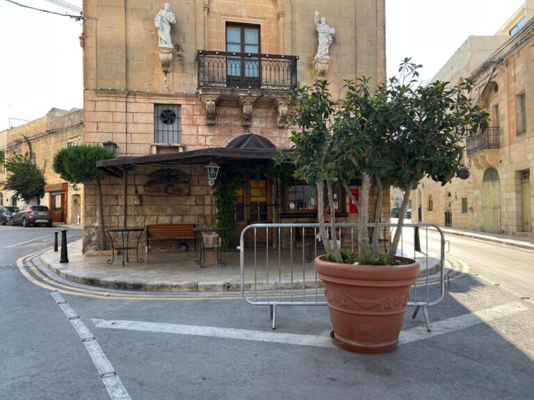 Mosta’daki Bar Müşterileri İçin Güvenlik Endişesi