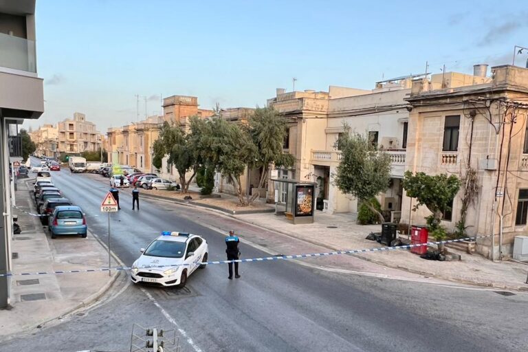 Marsaxlokk’ta bir inşaat işçisi iskeleden düşerek ağır yaralandı.