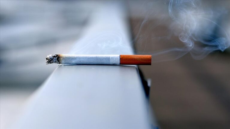 Doktorlar: “Sigara Yasağı Esrarı da İçermeli”