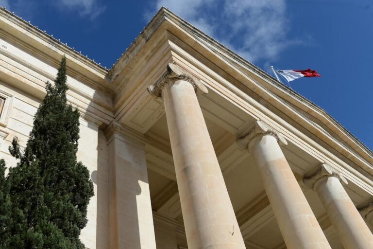 Malta’da Araç Hırsızlığı Yapan 4 Genç Turist Yargılanıyor
