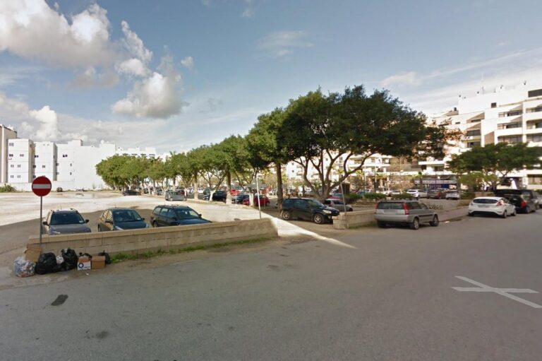 Buġibba’da Sağlık Merkezi Planlarındaki Değişiklik Ağaçları Kesilmekten Kurtarıyor