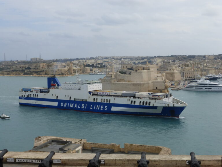 Malta’dan Yola Çıkan Gemi, Zehirli Yükünü İtalya Kıyılarında Kaybetti