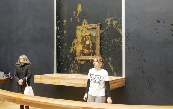 Paris’te Aktivistler, Sürdürülebilir Gıda Hakları İçin Mona Lisa’ya Çorba Attı