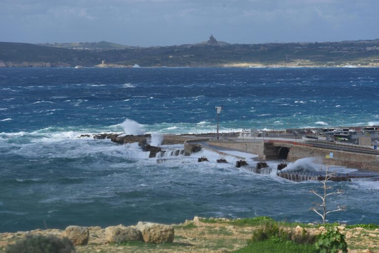 Malta’da Dalış Faciası: Zorlu Deniz Koşullarında Kaybolan Dalgıçlar Aranıyor!